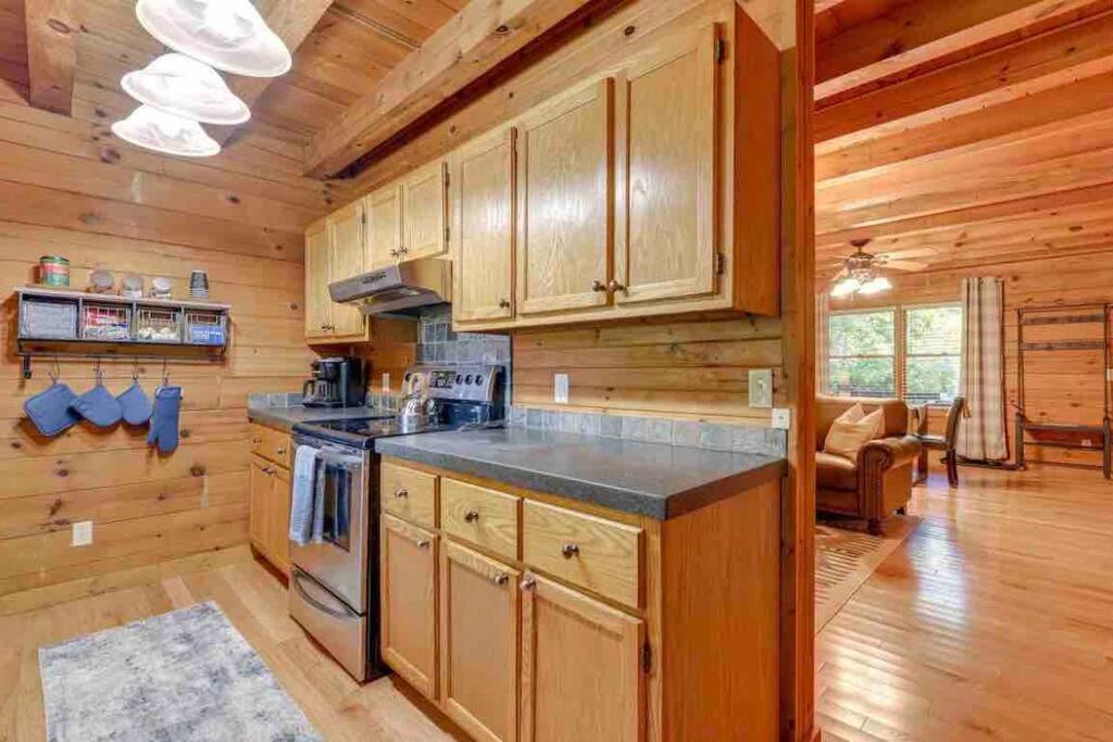 Cozy Creekside Cabin Waynesville Exterior foto