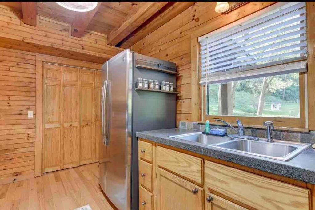 Cozy Creekside Cabin Waynesville Exterior foto